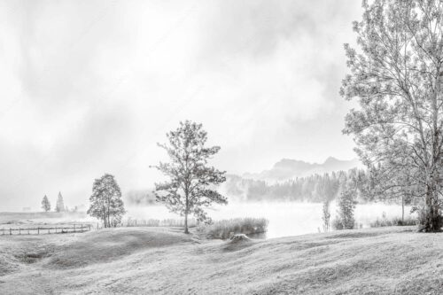 Morgenstimmung am Geroldsee mit Blick zum Karwendelgebirge - Frühnebel 3:2 sw -- Geroldsee mit Karwendel - mehr Infos bei www.Kriner-Weiermann.de