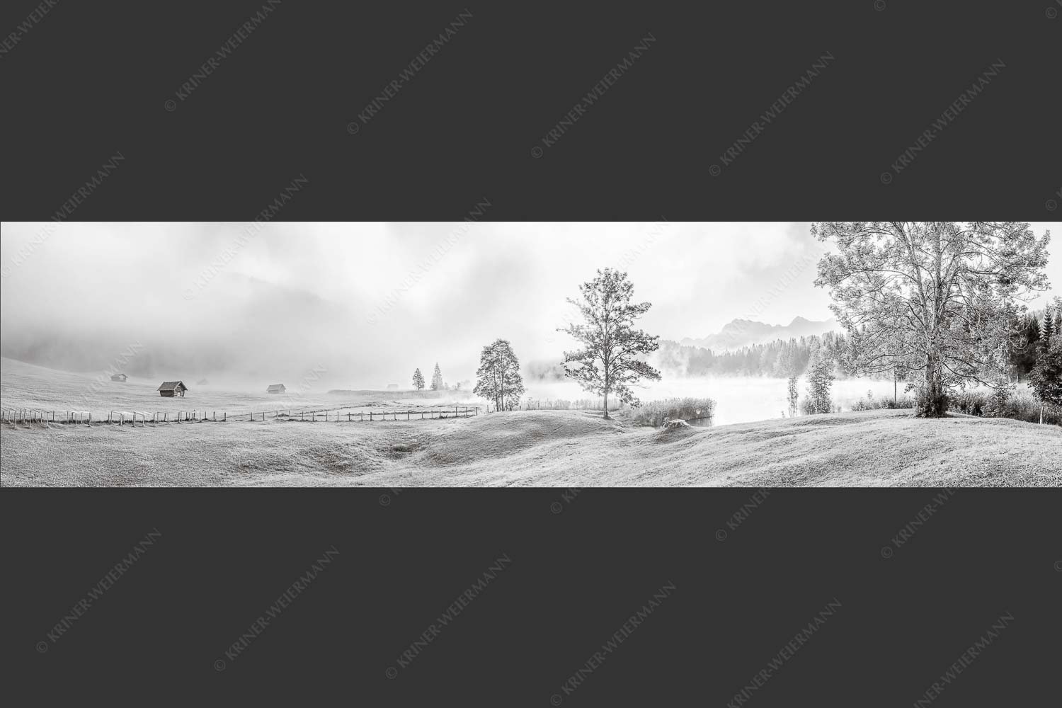 Morgenstimmung am Geroldsee mit Blick zum Karwendelgebirge - Frühnebel 4:1 sw -- Geroldsee mit Karwendel - mehr Infos bei www.Kriner-Weiermann.de