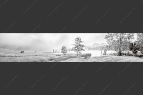 Morgenstimmung am Geroldsee mit Blick zum Karwendelgebirge - Frühnebel 5:1 sw -- Geroldsee mit Karwendel - mehr Infos bei www.Kriner-Weiermann.de