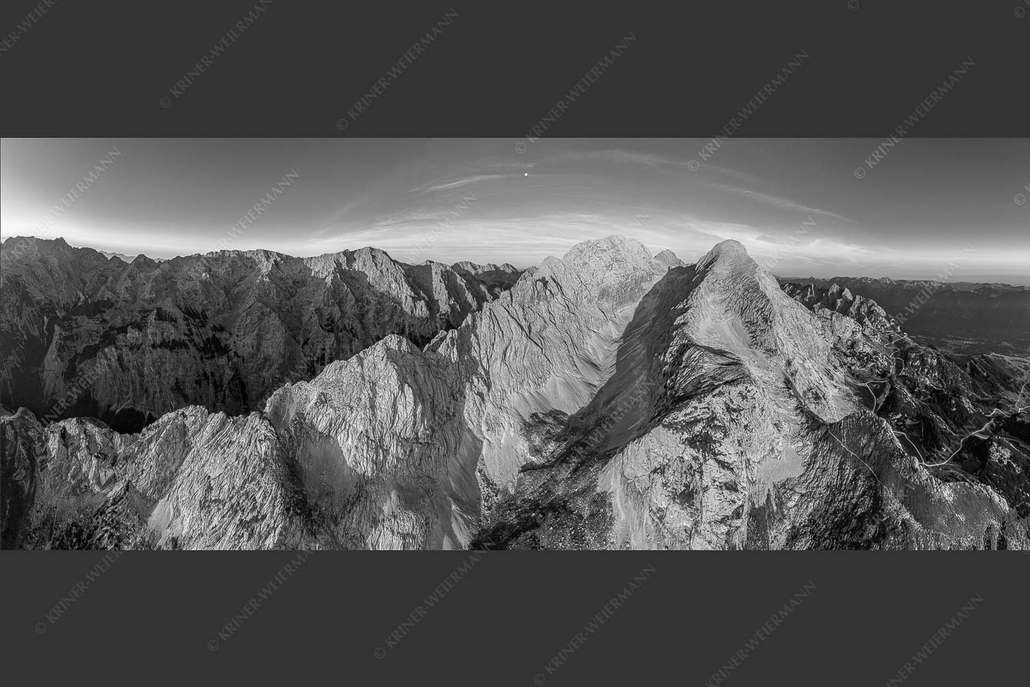 Blick ins Grieskar, Hohen Blassen und Alpspitze im Wettertsteingebirge - Gaifgrat 2,5:1 sw -- Hohen Blassen und Alpspitze - mehr Infos bei www.Kriner-Weiermann.de
