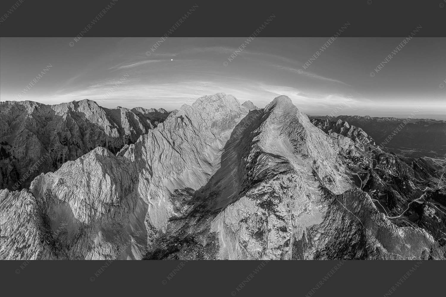 Blick ins Grieskar, Hohen Blassen und Alpspitze im Wettertsteingebirge - Gaifgrat 2:1 sw -- Hohen Blassen und Alpspitze - mehr Infos bei www.Kriner-Weiermann.de
