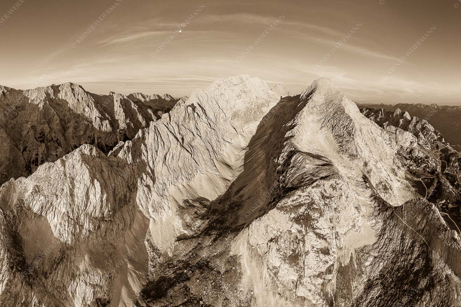 Blick ins Grieskar, Hohen Blassen und Alpspitze im Wettertsteingebirge - Gaifgrat 3:2 sepia -- Hohen Blassen und Alpspitze - mehr Infos bei www.Kriner-Weiermann.de