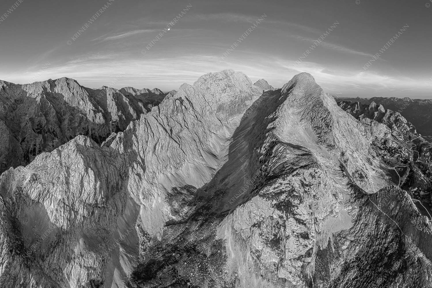 Blick ins Grieskar, Hohen Blassen und Alpspitze im Wettertsteingebirge - Gaifgrat 3:2 sw -- Hohen Blassen und Alpspitze - mehr Infos bei www.Kriner-Weiermann.de