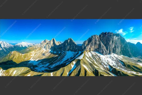 Wetterstein Südseite mit letzten Schneeresten im Puittal - Grüner Mantel 2,5:1  -- Schüsselkarspitze Scharnitzspitze Oberreintalschrofen - mehr Infos bei www.Kriner-Weiermann.de