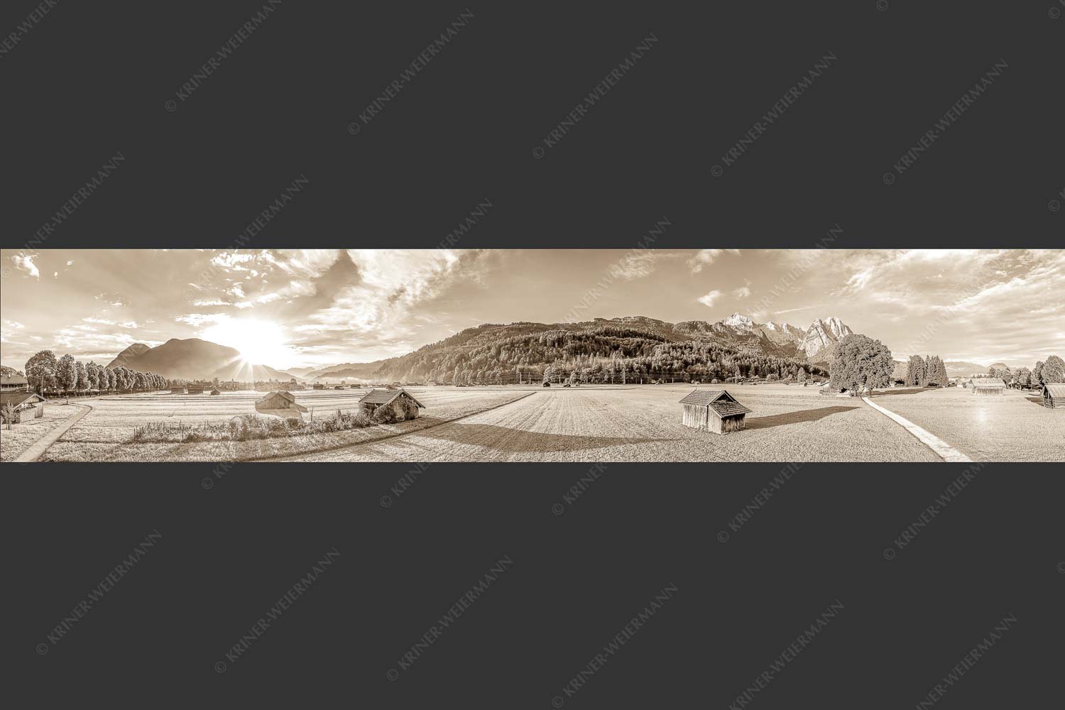 Blick zur Alpspitze und Waxenstein im Wetterstein bei Sonnenaufgang - Hammersbacherweg 5:1 sepia -- Alpspitze Jubiläumsgrat und Waxenstein - mehr Infos bei www.Kriner-Weiermann.de