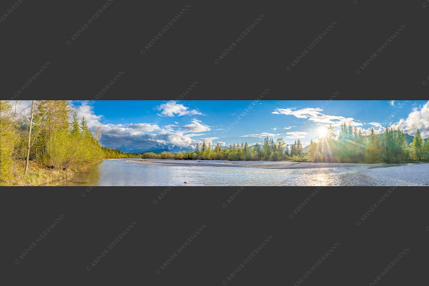Blick über Isar zum Wetterstein und den Arnspitzen bei Sonnenuntergang - Heimliches Wahrzeichen II 5:1  -- Isar bei Wallgau mit Arnspitzen - mehr Infos bei www.Kriner-Weiermann.de