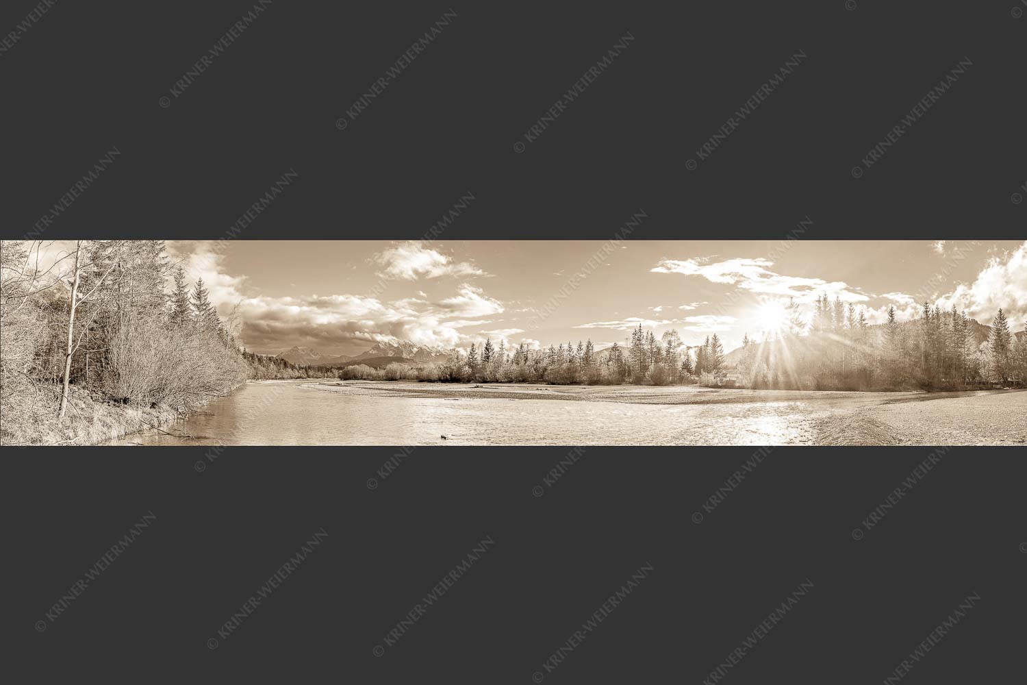 Blick über Isar zum Wetterstein und den Arnspitzen bei Sonnenuntergang - Heimliches Wahrzeichen II 5:1 sepia -- Isar bei Wallgau mit Arnspitzen - mehr Infos bei www.Kriner-Weiermann.de