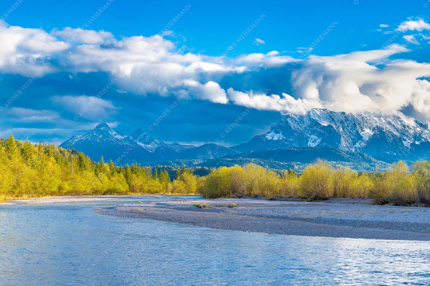 Blick über die Isar bei Wallgau zum Wettersteingebirge und den Arnspitzen - Heimliches Wahrzeichen III 3:2  -- Isar mit Arnspitzen - mehr Infos bei www.Kriner-Weiermann.de