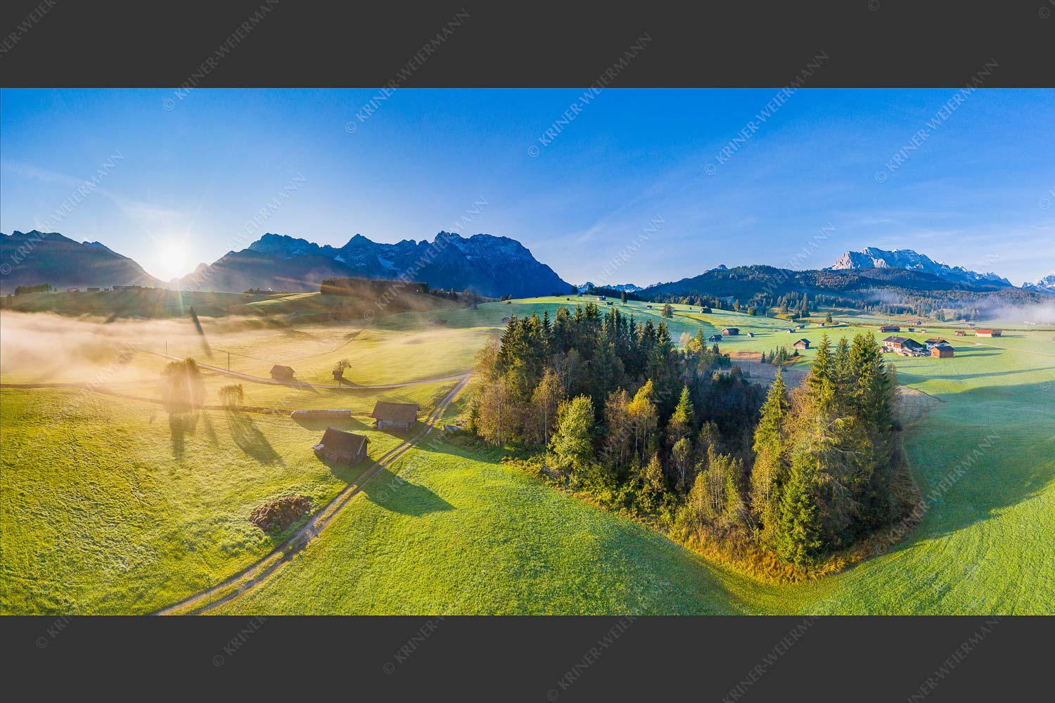 Sonnenaufgang am Quicken mit Blick zum Karwendel und Wetterstein - Herbst am Quiken 2:1  -- Alpenwelt Karwendel - mehr Infos bei www.Kriner-Weiermann.de