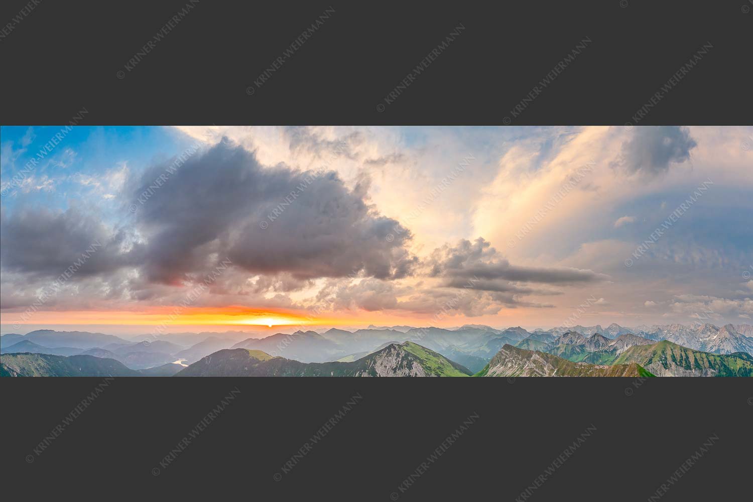 Blick vom Schafreiter in den Sonnenaufgang im Karwendel - Himmlischer Morgen 3:1  -- Schafreiter - mehr Infos bei www.Kriner-Weiermann.de