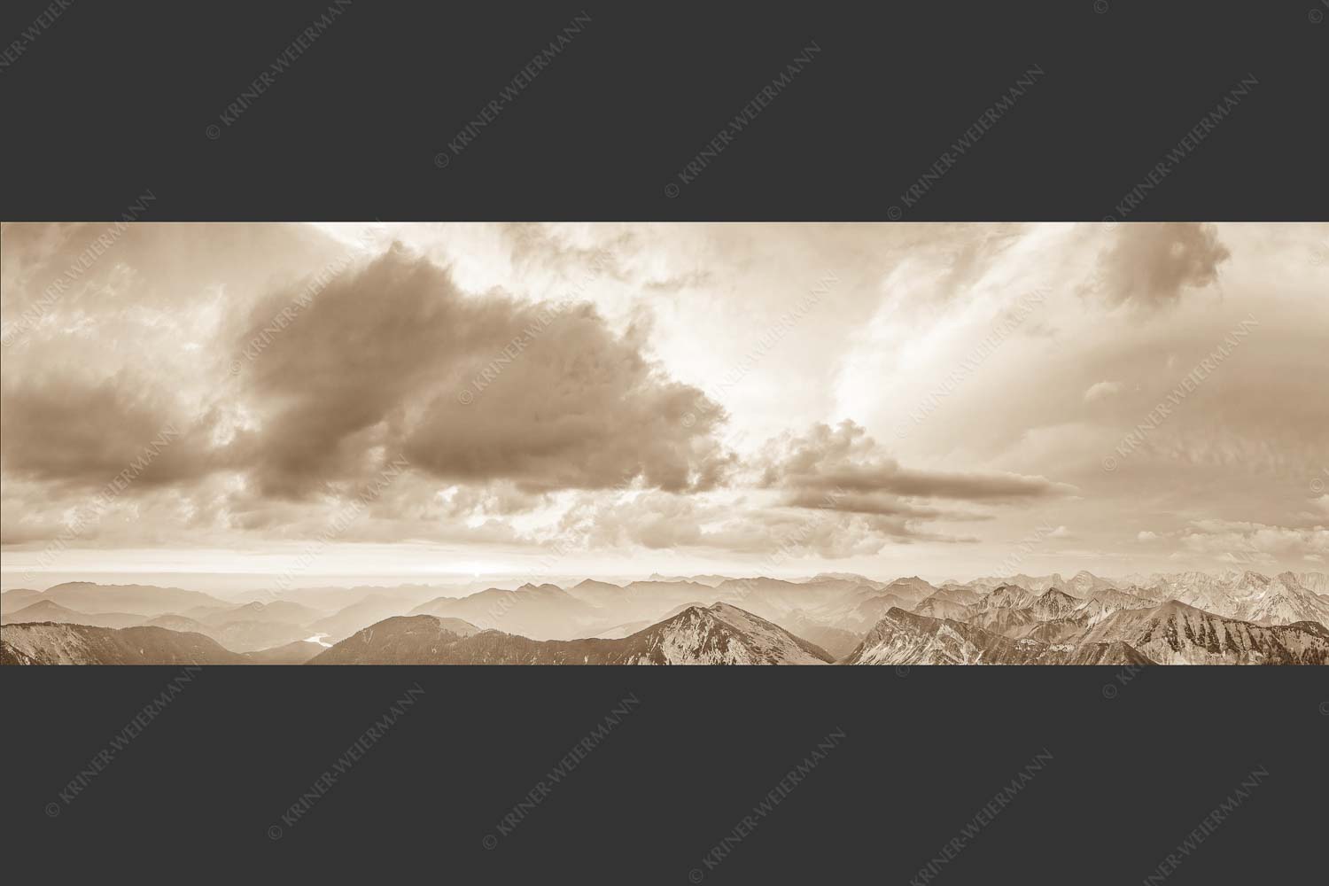 Blick vom Schafreiter in den Sonnenaufgang im Karwendel - Himmlischer Morgen 3:1 sepia -- Schafreiter - mehr Infos bei www.Kriner-Weiermann.de