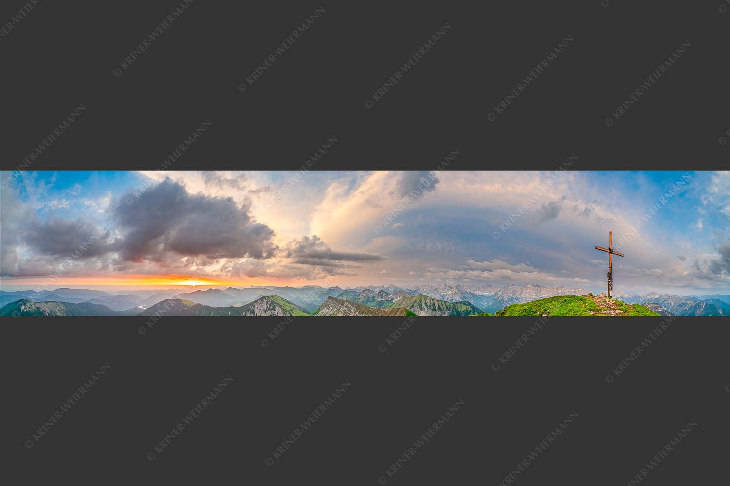 Blick vom Schafreiter in den Sonnenaufgang im Karwendel - Himmlischer Morgen 5:1  -- Schafreiter - mehr Infos bei www.Kriner-Weiermann.de