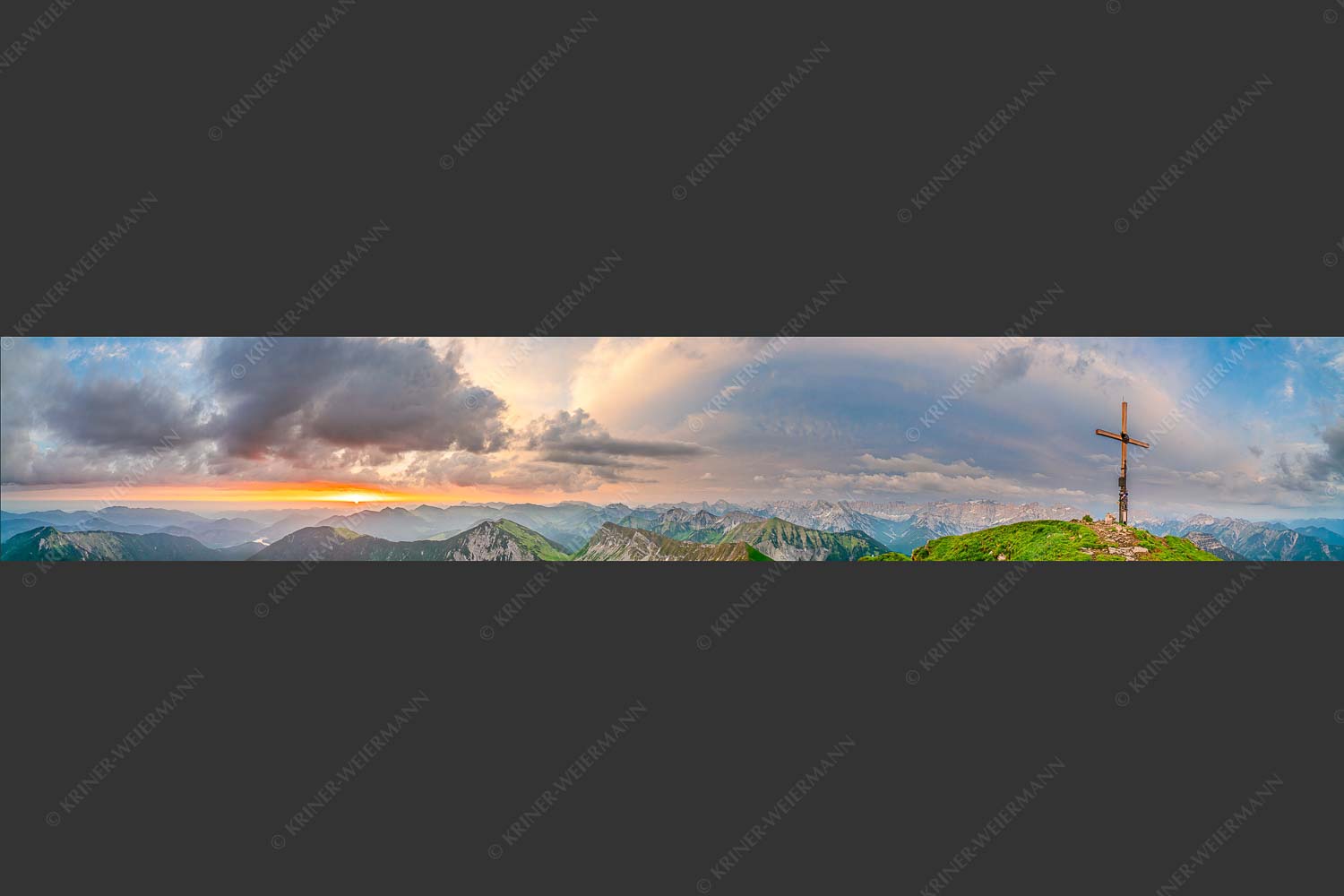 Blick vom Schafreiter in den Sonnenaufgang im Karwendel - Himmlischer Morgen 6:1  -- Schafreiter - mehr Infos bei www.Kriner-Weiermann.de