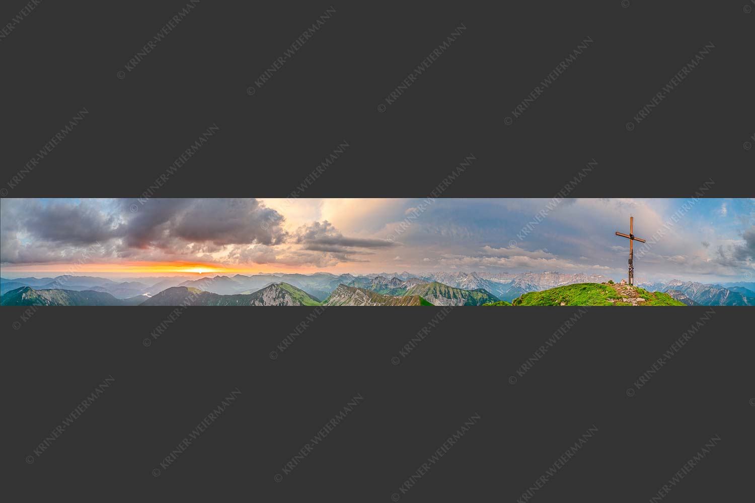 Blick vom Schafreiter in den Sonnenaufgang im Karwendel - Himmlischer Morgen 7:1  -- Schafreiter - mehr Infos bei www.Kriner-Weiermann.de