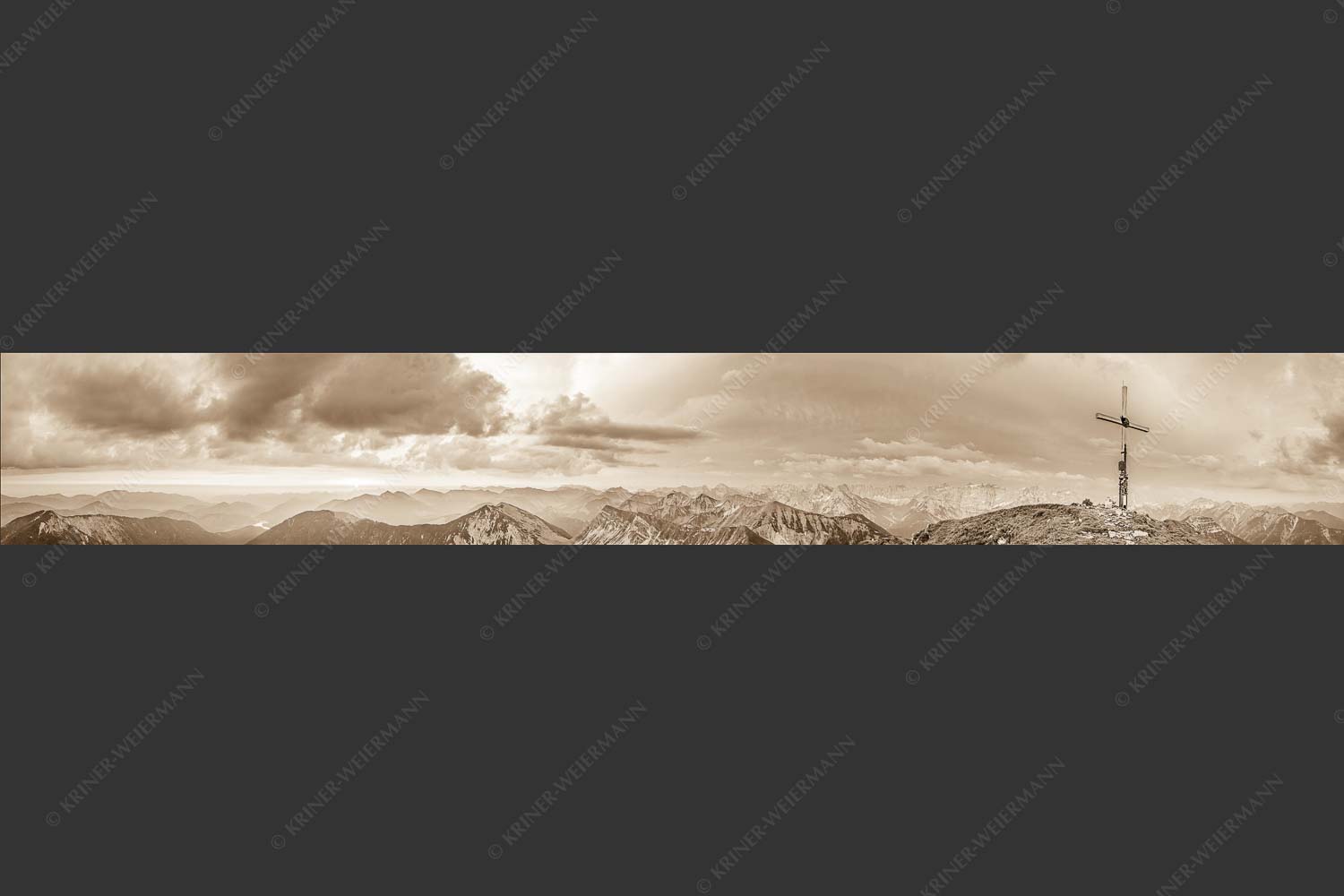 Blick vom Schafreiter in den Sonnenaufgang im Karwendel - Himmlischer Morgen 7:1 sepia -- Schafreiter - mehr Infos bei www.Kriner-Weiermann.de