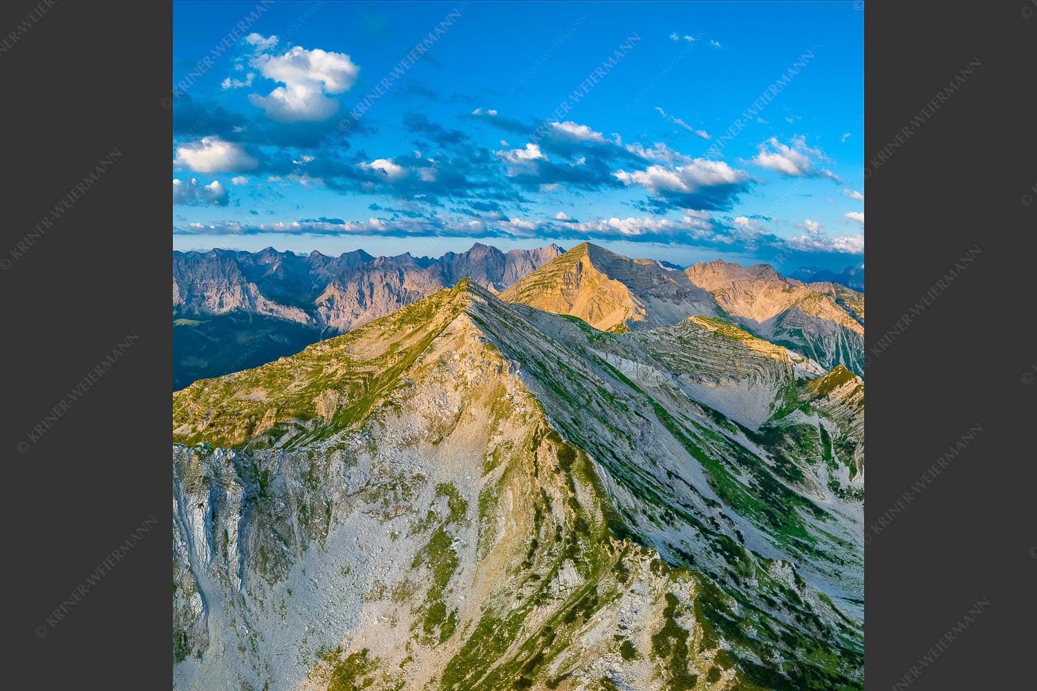 Blick über Krapfenkarspitze zur Soiernspitze im Soierngebirge - Hinterm Krapfenkar 1:1  -- Soiernspitze und Karwendel - mehr Infos bei www.Kriner-Weiermann.de