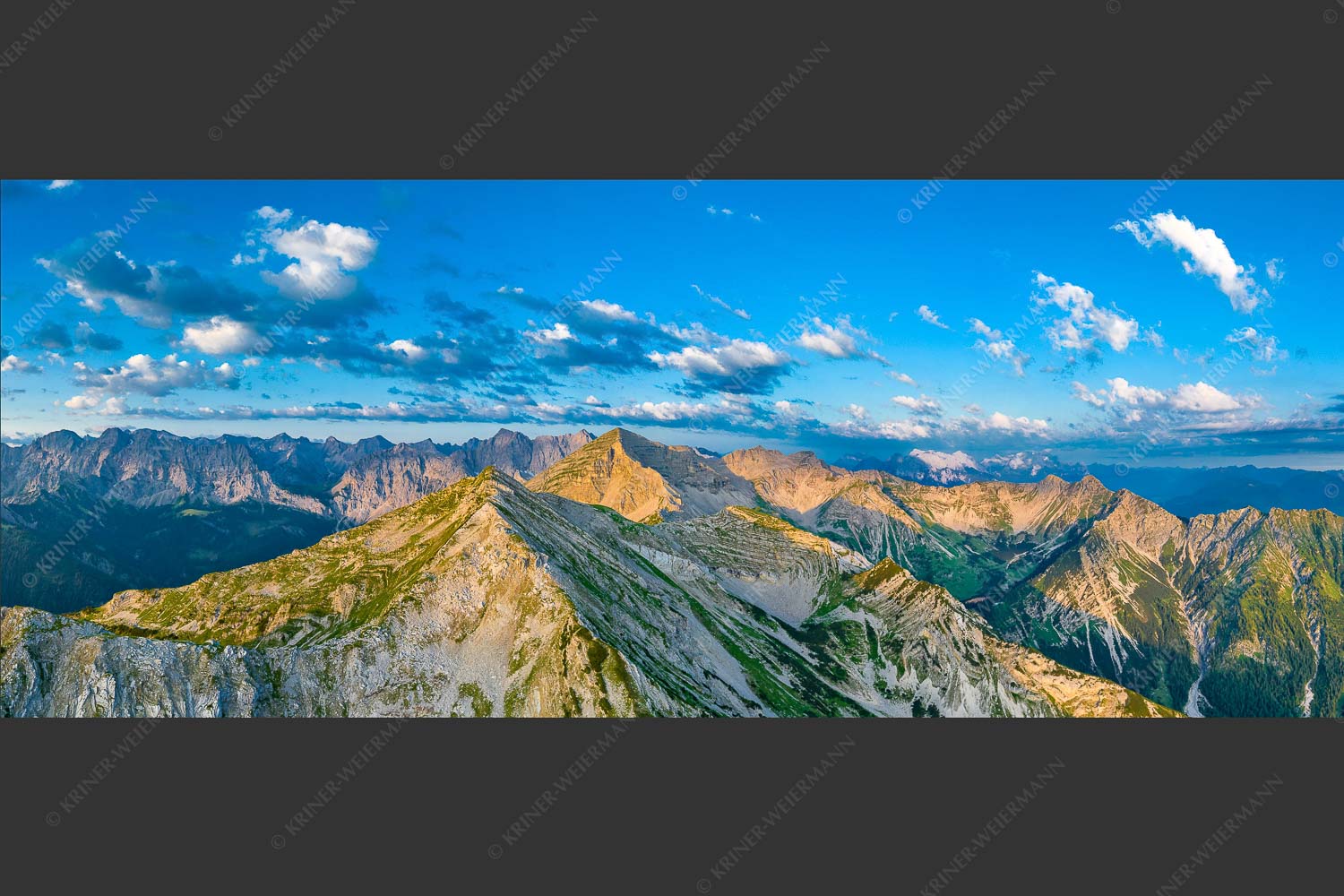 Blick über Krapfenkarspitze zur Soiernspitze im Soierngebirge - Hinterm Krapfenkar 2,5:1  -- Soiernspitze und Karwendel - mehr Infos bei www.Kriner-Weiermann.de