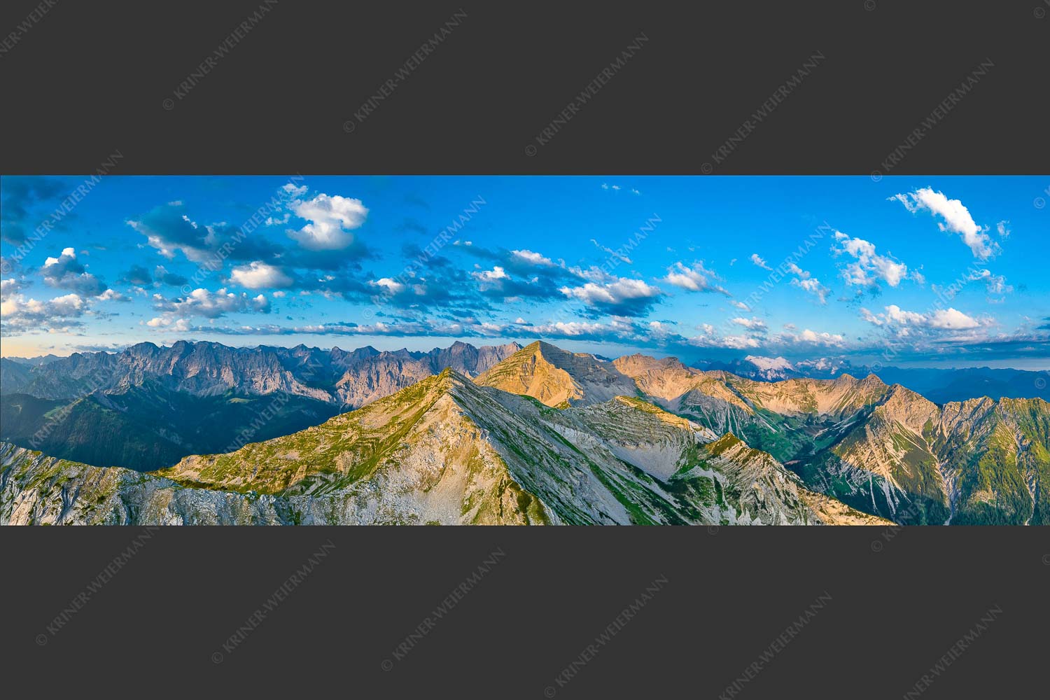 Blick über Krapfenkarspitze zur Soiernspitze im Soierngebirge - Hinterm Krapfenkar 3:1  -- Soiernspitze und Karwendel - mehr Infos bei www.Kriner-Weiermann.de