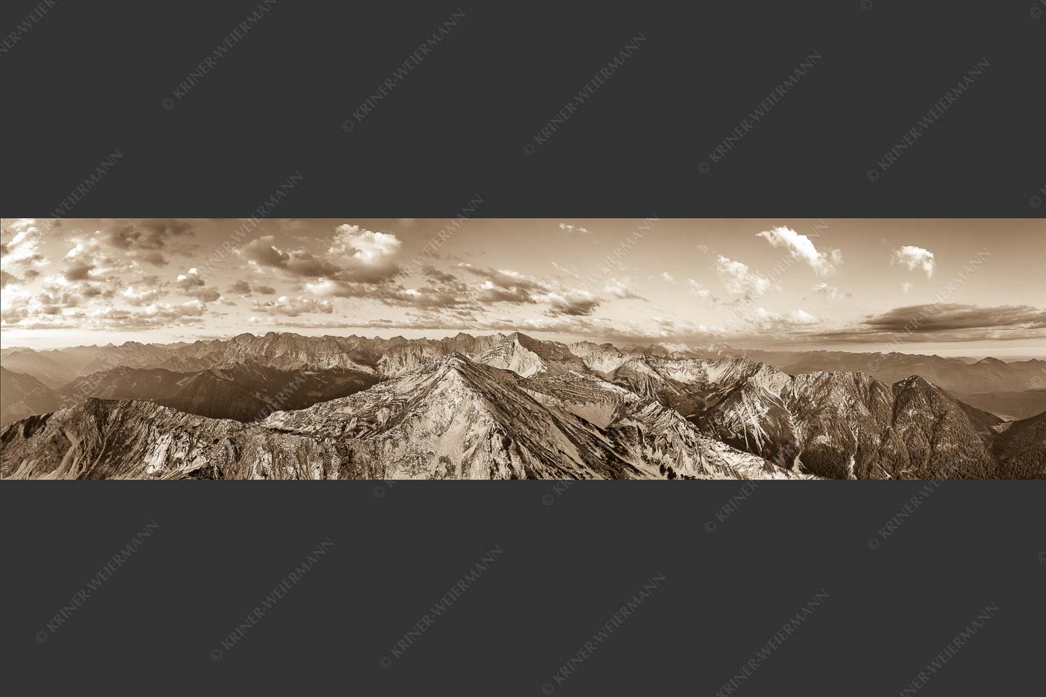 Blick über Krapfenkarspitze zur Soiernspitze im Soierngebirge - Hinterm Krapfenkar 4:1 sepia -- Soiernspitze und Karwendel - mehr Infos bei www.Kriner-Weiermann.de