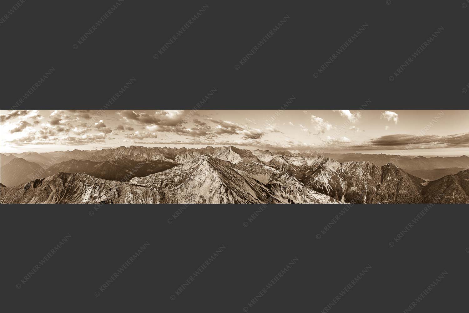 Blick über Krapfenkarspitze zur Soiernspitze im Soierngebirge - Hinterm Krapfenkar 5:1 sepia -- Soiernspitze und Karwendel - mehr Infos bei www.Kriner-Weiermann.de