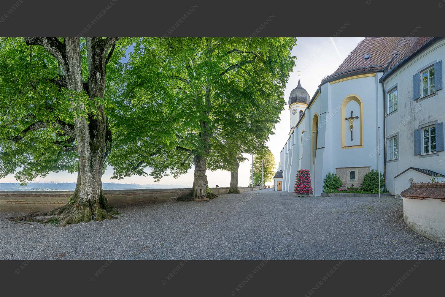 Kirche am hohen Peißenberg - Hoher Peißenberg Panorama 2:1  -- Wallfahrtskirche Mariä Himmelfahrt - mehr Infos bei www.Kriner-Weiermann.de
