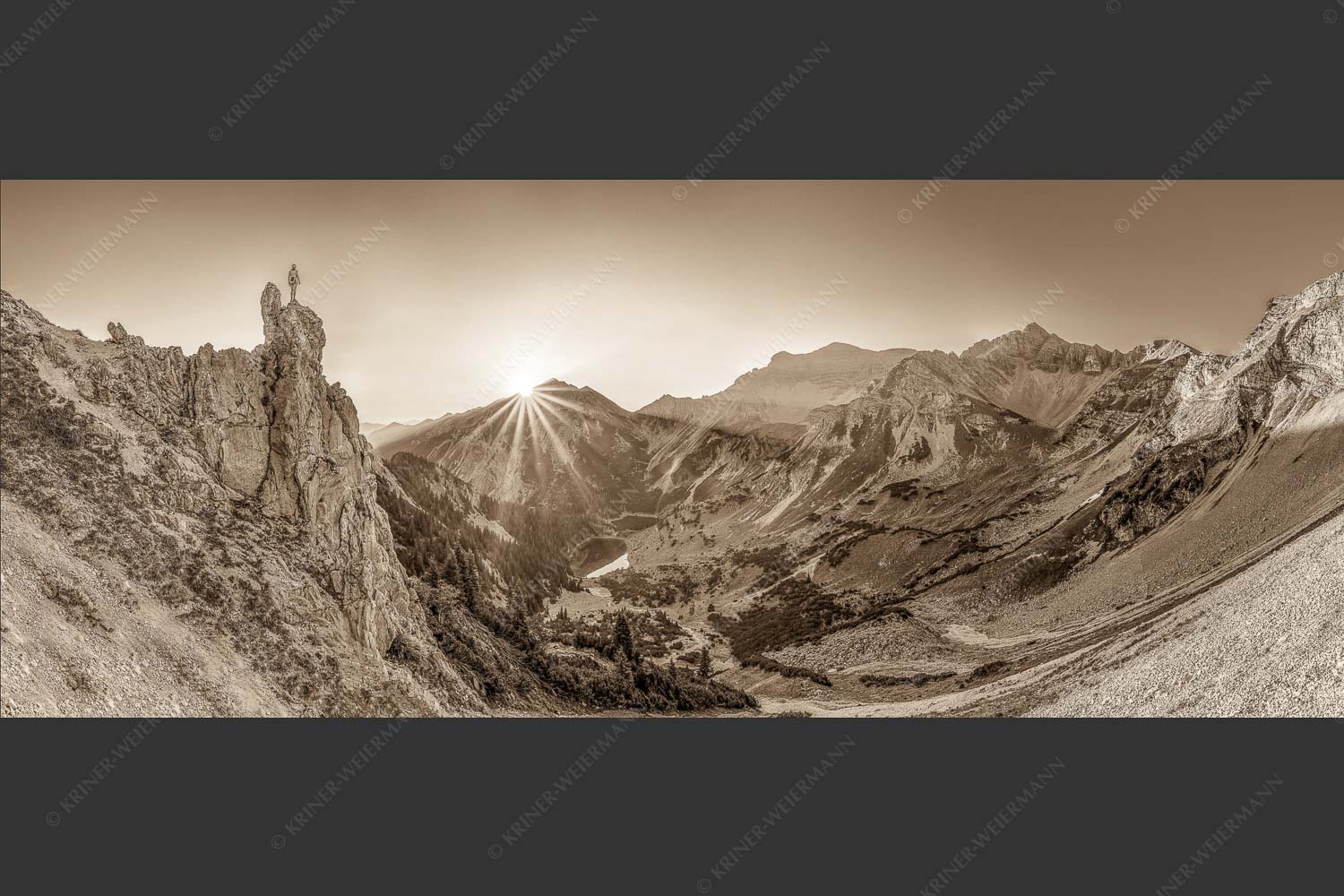 Spitzenerlebnis beim Sonnenaufgang im Soierngebirge - Ich sehe was du nicht siehst 2,5:1 sepia -- Klettern im Karwendel - mehr Infos bei www.Kriner-Weiermann.de
