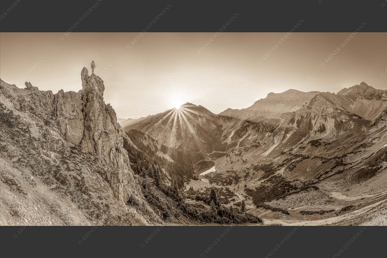 Spitzenerlebnis beim Sonnenaufgang im Soierngebirge - Ich sehe was du nicht siehst 2:1 sepia -- Klettern im Karwendel - mehr Infos bei www.Kriner-Weiermann.de