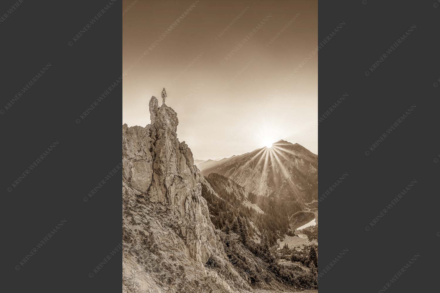 Spitzenerlebnis beim Sonnenaufgang im Soierngebirge - Ich sehe was du nicht siehst 2:3 sepia -- Klettern im Karwendel - mehr Infos bei www.Kriner-Weiermann.de