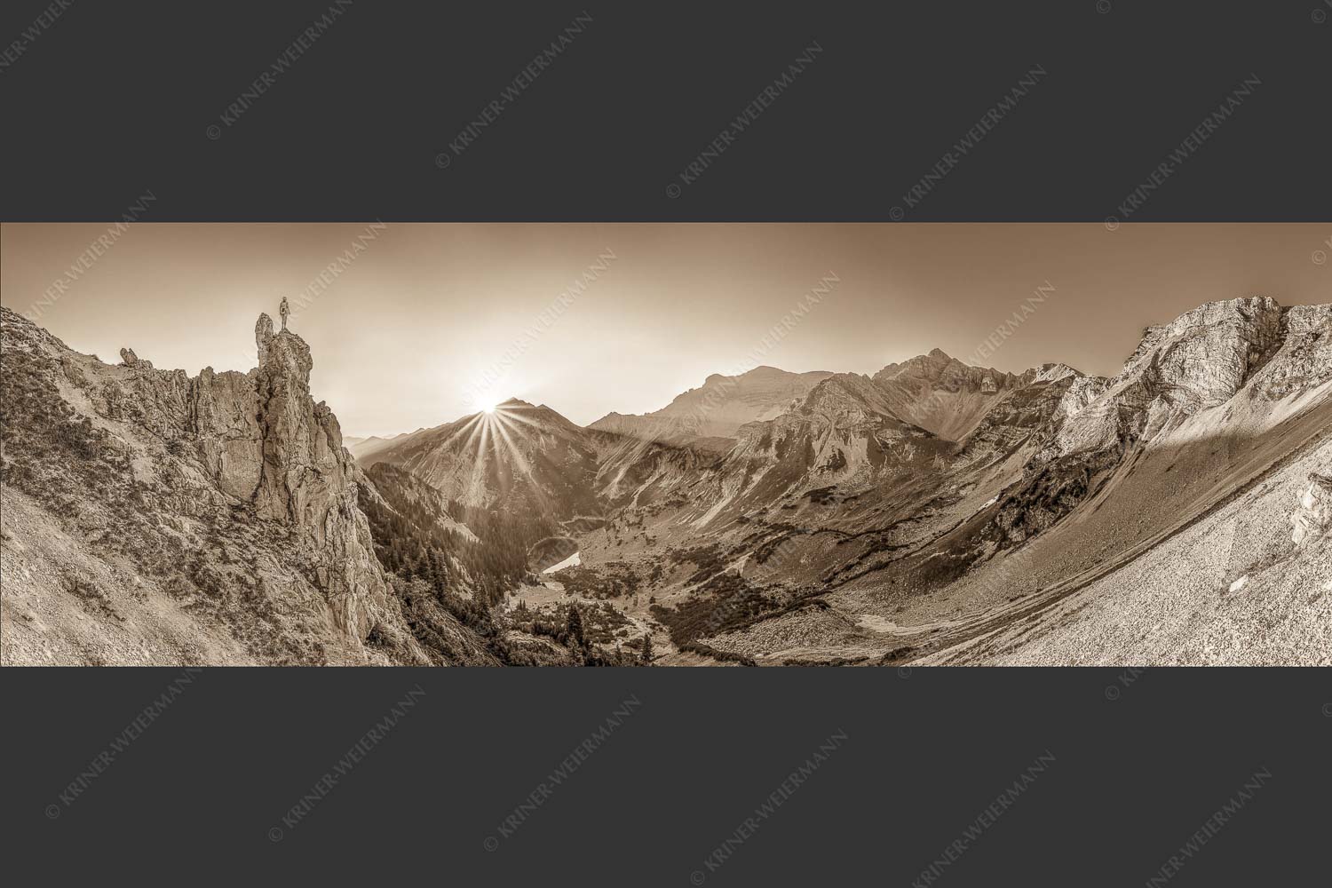 Spitzenerlebnis beim Sonnenaufgang im Soierngebirge - Ich sehe was du nicht siehst 3:1 sepia -- Klettern im Karwendel - mehr Infos bei www.Kriner-Weiermann.de