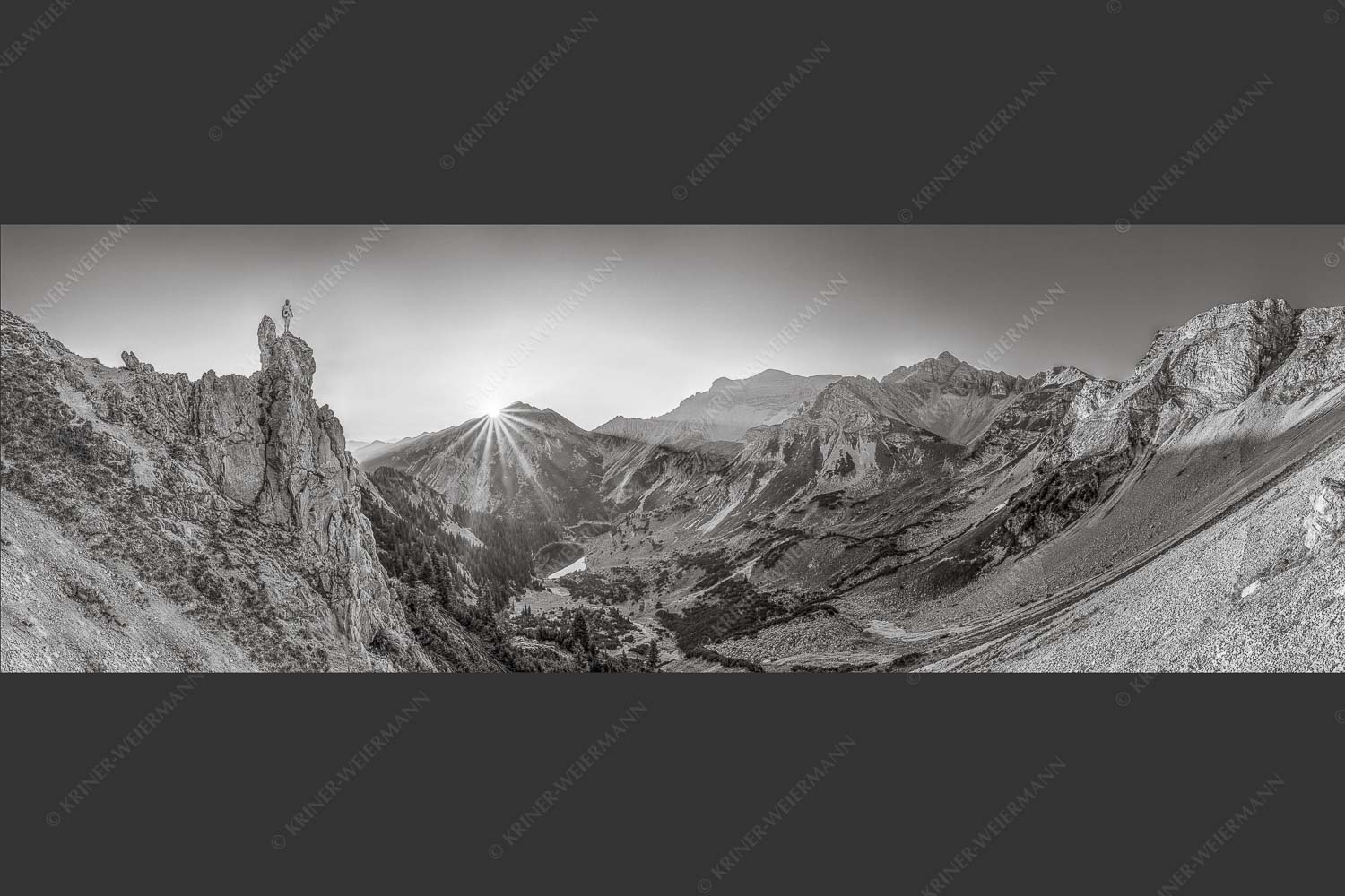 Spitzenerlebnis beim Sonnenaufgang im Soierngebirge - Ich sehe was du nicht siehst 3:1 sw -- Klettern im Karwendel - mehr Infos bei www.Kriner-Weiermann.de