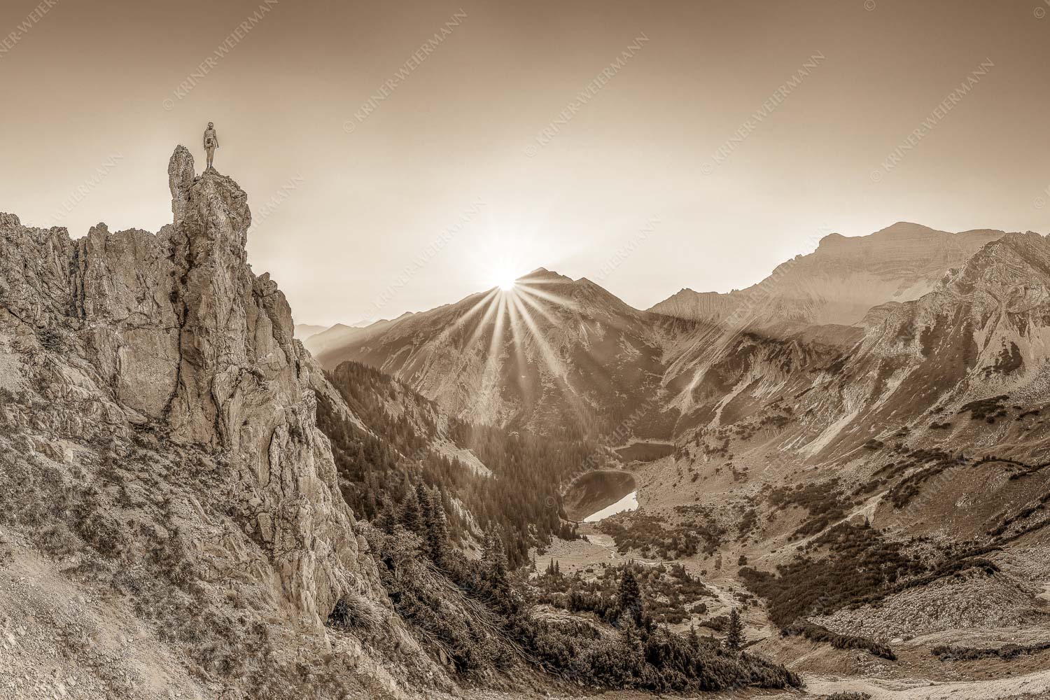 Spitzenerlebnis beim Sonnenaufgang im Soierngebirge - Ich sehe was du nicht siehst 3:2 sepia -- Klettern im Karwendel - mehr Infos bei www.Kriner-Weiermann.de