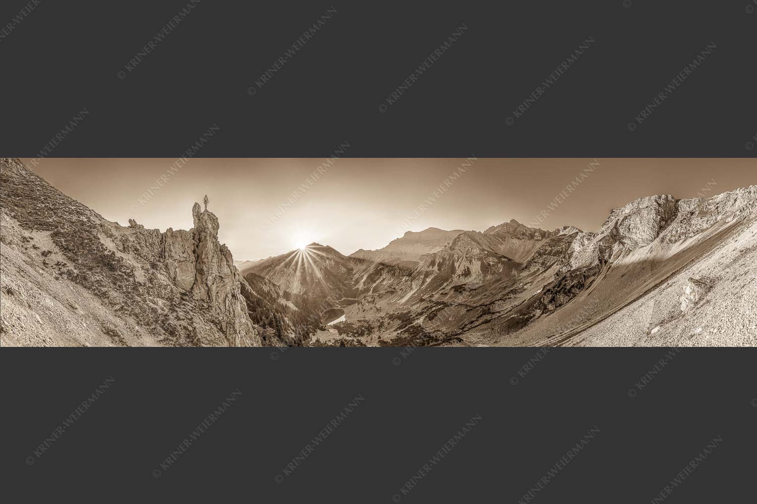 Spitzenerlebnis beim Sonnenaufgang im Soierngebirge - Ich sehe was du nicht siehst 4:1 sepia -- Klettern im Karwendel - mehr Infos bei www.Kriner-Weiermann.de