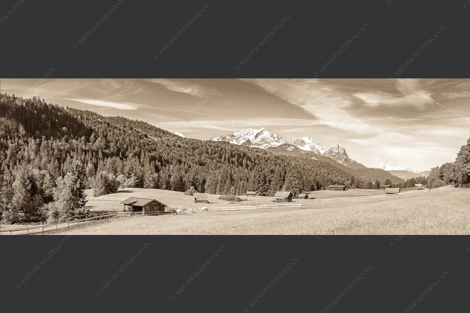 Typische Werdenfelser Landschaft mit Wiesen und Heustadeln und dem Blick zum Zugspitzmassiv - Idyllischer Zugspitzblick 3:1 sepia -- Heustadel Alpspitze Zugspitze Waxenstein - mehr Infos bei www.Kriner-Weiermann.de