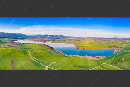 Blick über den Riegsee ins Werdenfelser Land - Im Blauen Land 2,5:1  -- Riegsee - mehr Infos bei www.Kriner-Weiermann.de