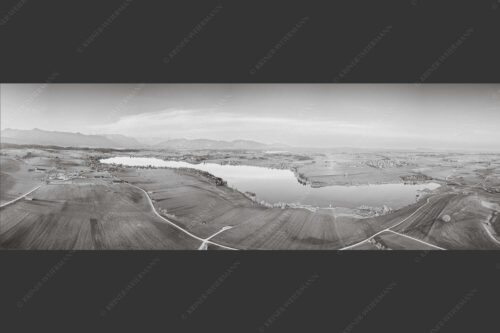 Blick über den Riegsee ins Werdenfelser Land - Im Blauen Land 3:1 sw -- Riegsee - mehr Infos bei www.Kriner-Weiermann.de