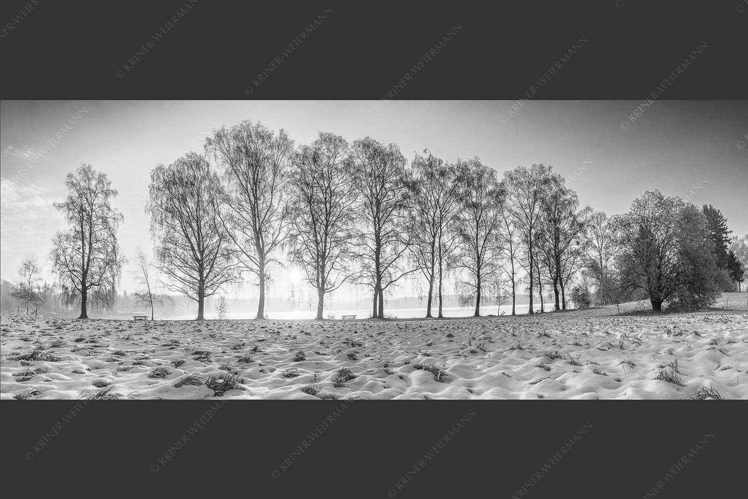 Blick über den Staffelsee in Uffing in den Sonnenaufgang - In der Früh 2,5:1 sw -- Uffing am Staffelsee - mehr Infos bei www.Kriner-Weiermann.de
