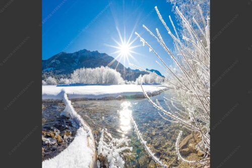 Blick über die winterliche Isar zum Soiern- und Karwendelgebirge - Isarstern 1:1  -- Isar bei Krün mit Karwendel - mehr Infos bei www.Kriner-Weiermann.de