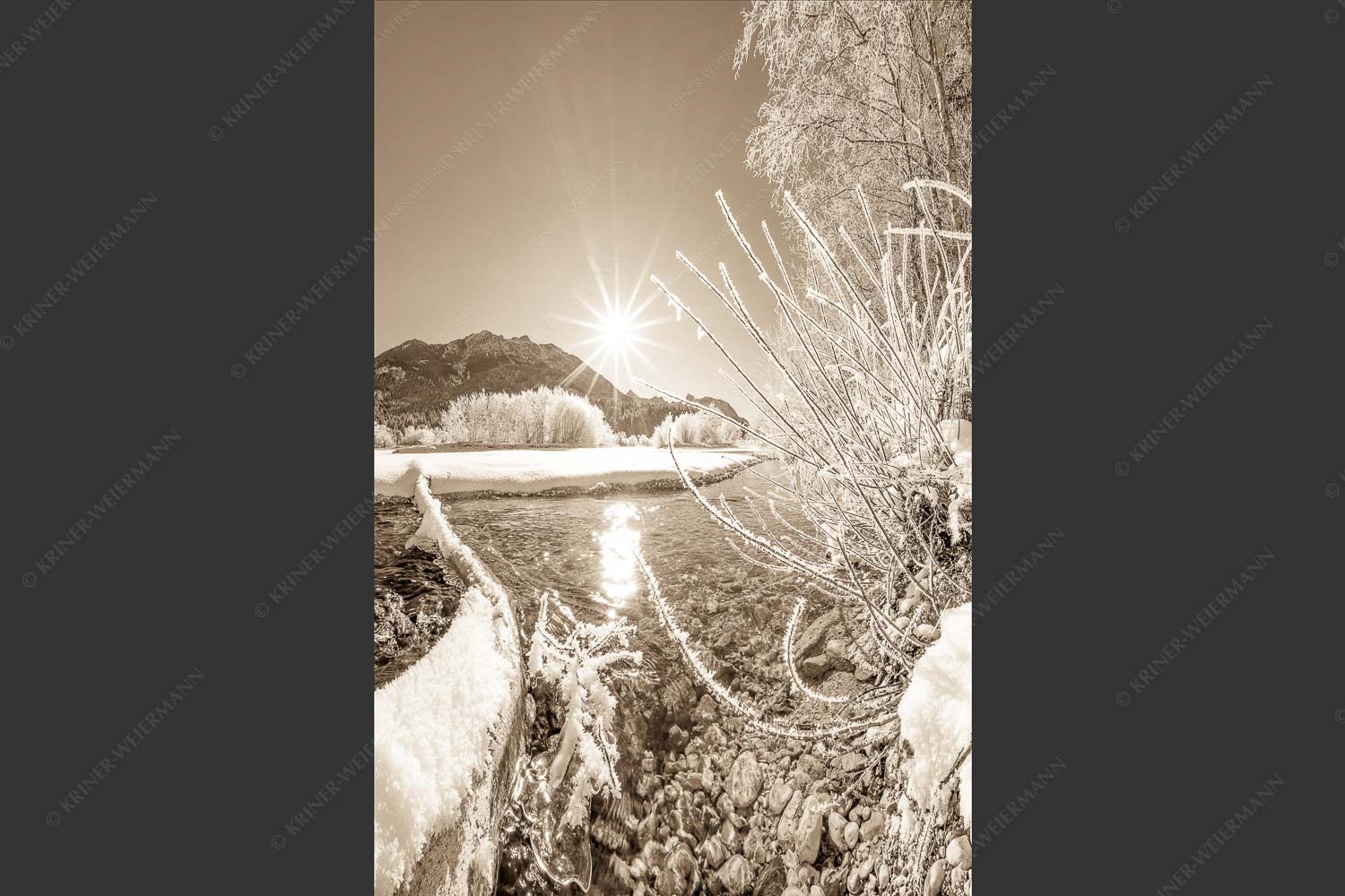 Blick über die winterliche Isar zum Soiern- und Karwendelgebirge - Isarstern 2:3 sepia -- Isar bei Krün mit Karwendel - mehr Infos bei www.Kriner-Weiermann.de