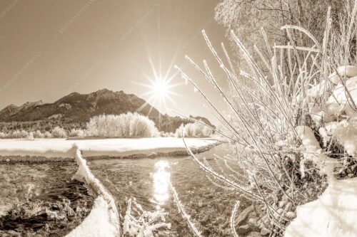Blick über die winterliche Isar zum Soiern- und Karwendelgebirge - Isarstern 3:2 sepia -- Isar bei Krün mit Karwendel - mehr Infos bei www.Kriner-Weiermann.de