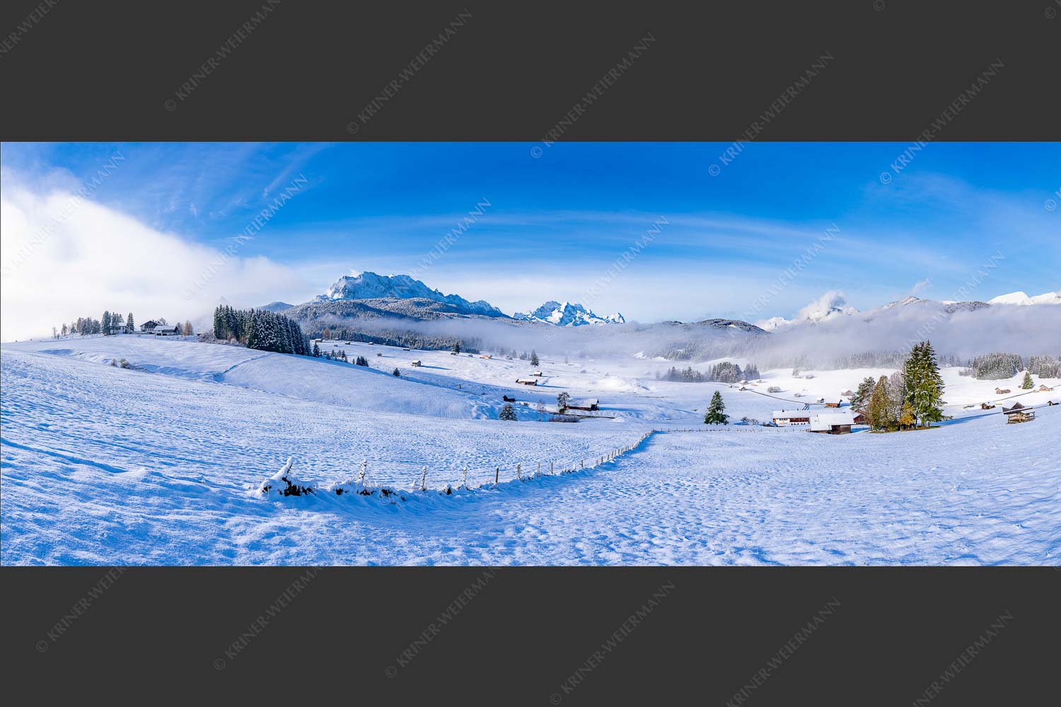 Blick am Tonihof vorbei zum Wetterstein- und Estergebirge - Jetz is er da 2,5:1  -- Winterlandschaft Werdenfels mit Wetterstein - mehr Infos bei www.Kriner-Weiermann.de