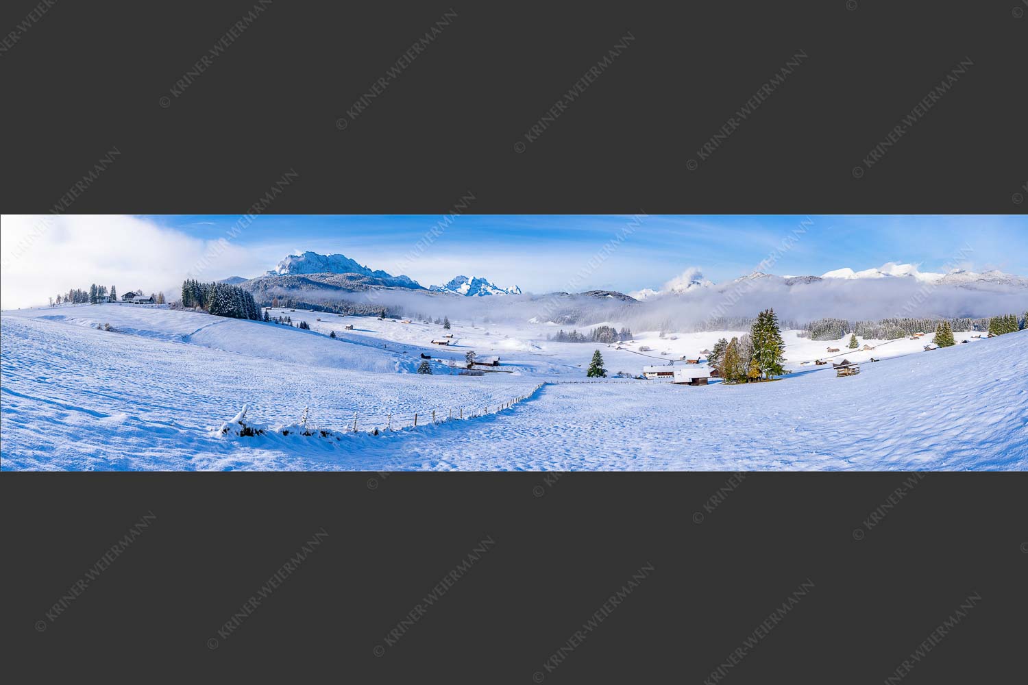 Blick am Tonihof vorbei zum Wetterstein- und Estergebirge - Jetz is er da 4:1  -- Winterlandschaft Werdenfels mit Wetterstein - mehr Infos bei www.Kriner-Weiermann.de