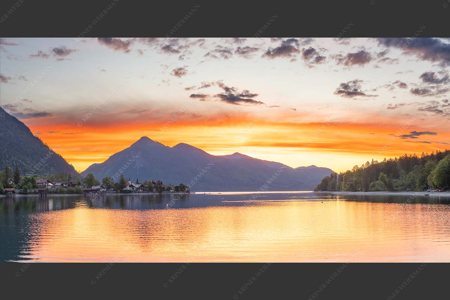 Blick über den Walchensee zum Sonnenaufgang am Jochberg - Jochberg Erwachen 2:1  -- Walchensee - mehr Infos bei www.Kriner-Weiermann.de