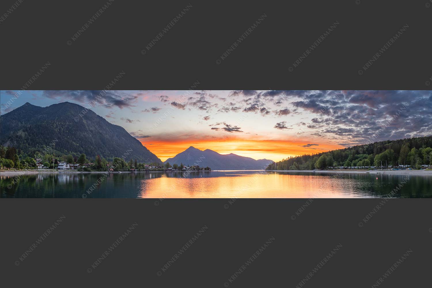 Blick über den Walchensee zum Sonnenaufgang am Jochberg - Jochberg Erwachen 4:1  -- Walchensee - mehr Infos bei www.Kriner-Weiermann.de