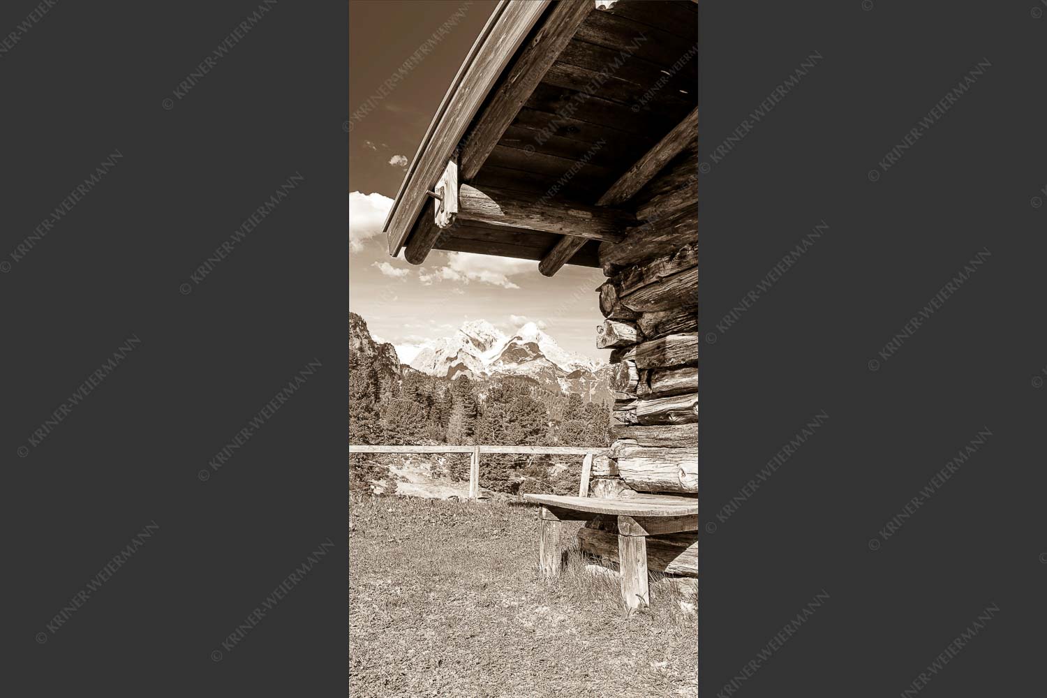 Vom Schachen bis zum Gamsanger gibt es auf der Wetterstein-Nordseite einiges zu entdecken - Kämialm 1:2 sepia -- Almhütte im Wettersteingebirge - mehr Infos bei www.Kriner-Weiermann.de