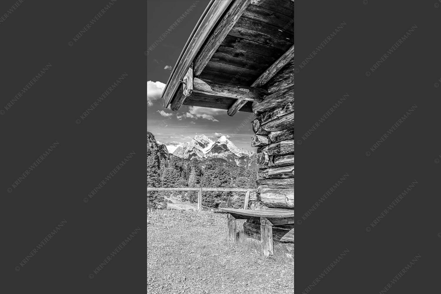 Vom Schachen bis zum Gamsanger gibt es auf der Wetterstein-Nordseite einiges zu entdecken - Kämialm 1:2 sw -- Almhütte im Wettersteingebirge - mehr Infos bei www.Kriner-Weiermann.de