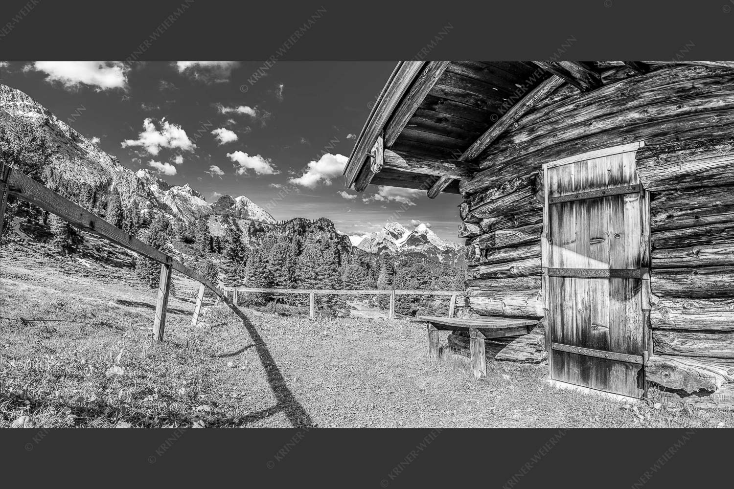 Vom Schachen bis zum Gamsanger gibt es auf der Wetterstein-Nordseite einiges zu entdecken - Kämialm 2:1 sw -- Almhütte im Wettersteingebirge - mehr Infos bei www.Kriner-Weiermann.de