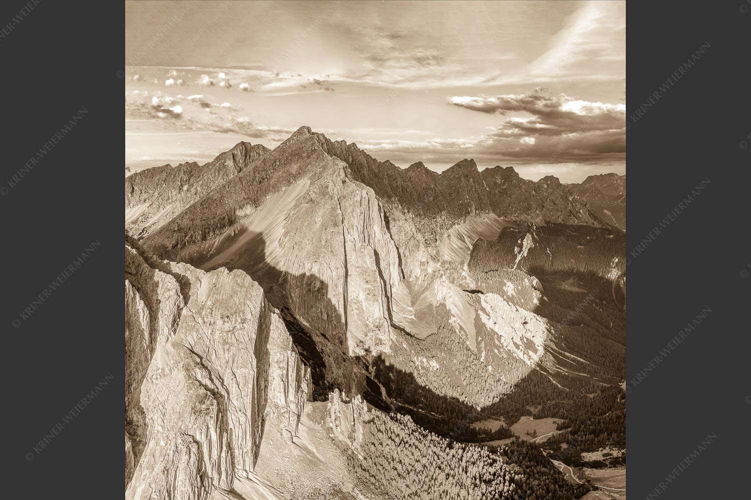 Speckkar und Lafatscher am Halleranger bei erstem Licht nach Gewitter - Karwendel Dome 1:1 sepia -- Lafatscher im Karwendel - mehr Infos bei www.Kriner-Weiermann.de