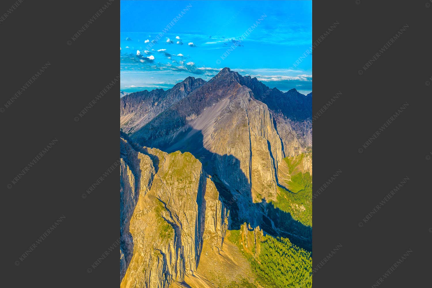Speckkar und Lafatscher am Halleranger bei erstem Licht nach Gewitter - Karwendel Dome 2:3  -- Lafatscher im Karwendel - mehr Infos bei www.Kriner-Weiermann.de