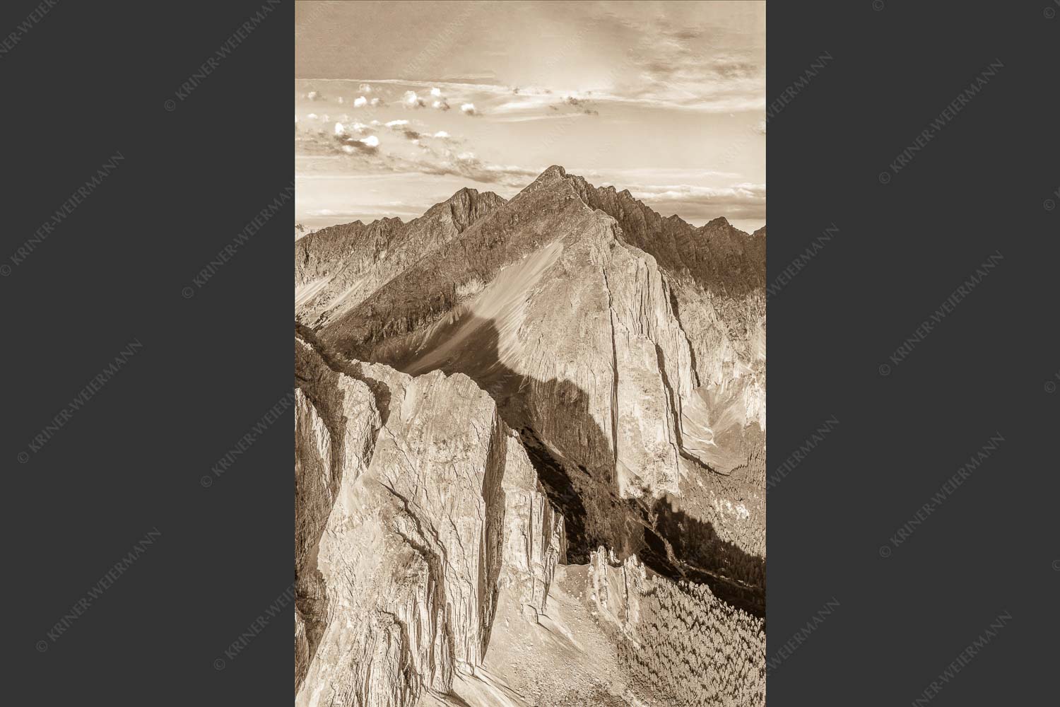 Speckkar und Lafatscher am Halleranger bei erstem Licht nach Gewitter - Karwendel Dome 2:3 sepia -- Lafatscher im Karwendel - mehr Infos bei www.Kriner-Weiermann.de