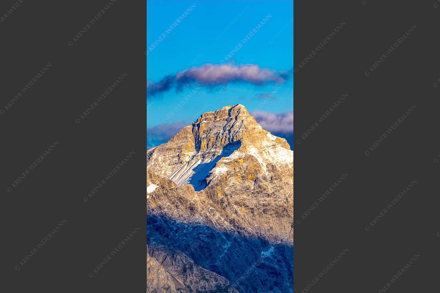 Kaltwasserkar-, und Birkkarspitze im Karwendel angezuckert Anfang August - Karwendelgrößen 1:2  -- Kaltwasserkarspitze und Birkkarspitze - mehr Infos bei www.Kriner-Weiermann.de